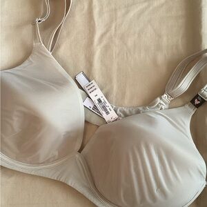 Victoria's Secret Cream Bra with Seamless Design and Support
